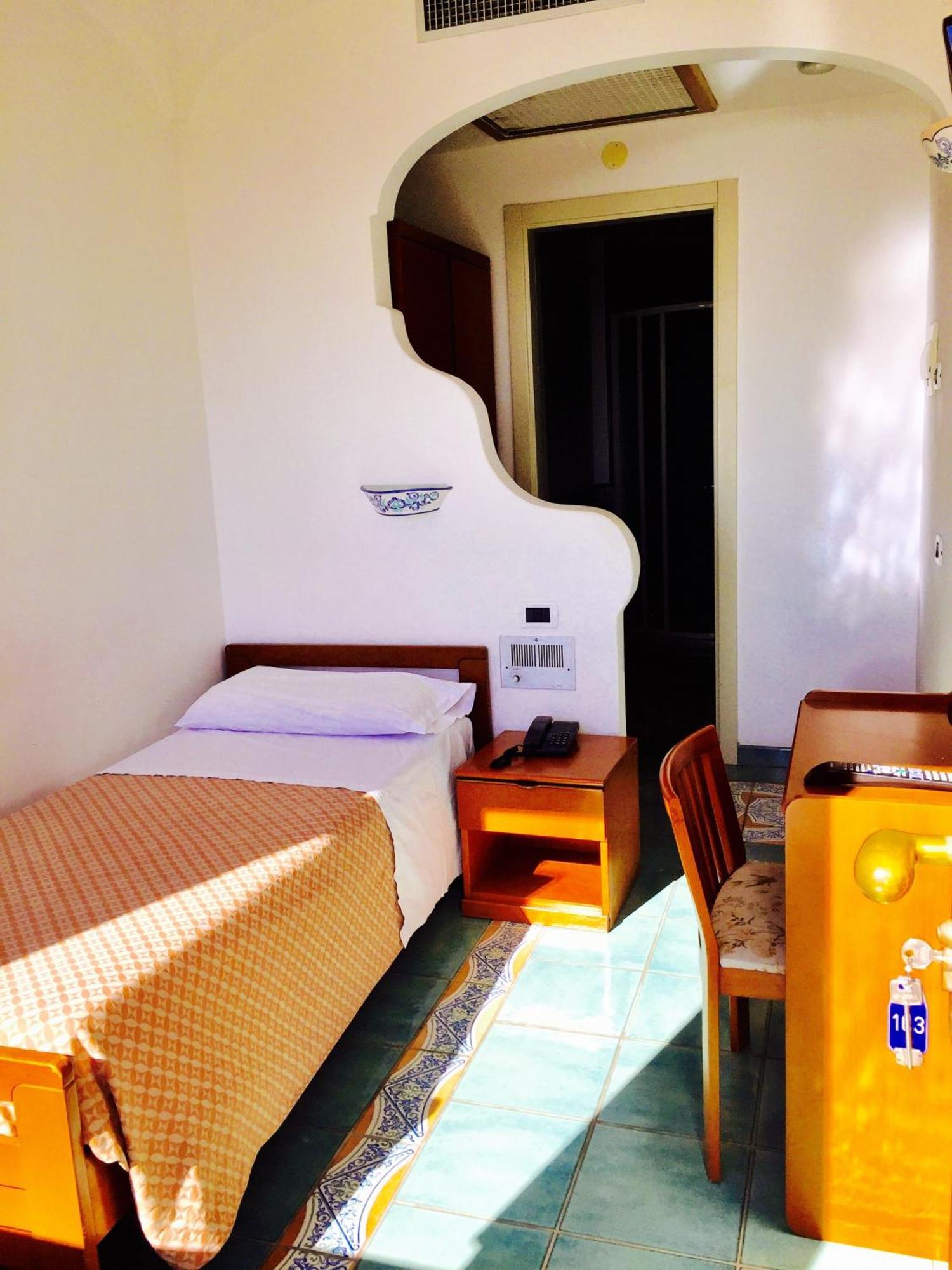 Hotel Don Felipe Ischia Værelse billede